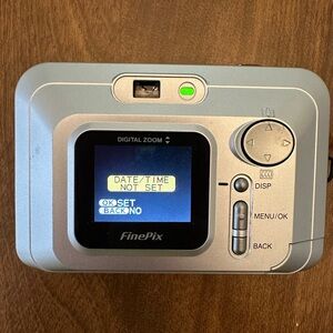 Fujifilm FinePix A Series A200 2.0MP Digital Camera Silver For Collectible Only